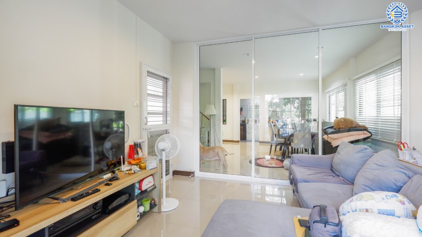 *****บ้านแฝดมือสองย่านนนทบุรี ม.ซื่อตรง รัตนาธิเบศร์ เนื้อที่ 36 ตร.ว. ฟังก์ชัน 3 ห้องนอน 3 ห้องน้ำ 1 ที่จอด แถมฟรี! 4 เครื่องปรับอากาศ 1 เครื่องทำน้ำอุ่น 1 เครื่องดูดควัน บนทำเลยอดเยี่ยม เพียง 3 นาทีถึงรถไฟฟ้าสาสยสีม่วง "สถานีไทรม้า" ใกล้เซ็นทรัล รัตนาธิเบศร์ และทางด่วน "งามวงศ์วาน"